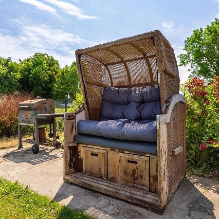 Snug Holiday Home In Divitz Spoldershagen Near Skydiving Exterior photo