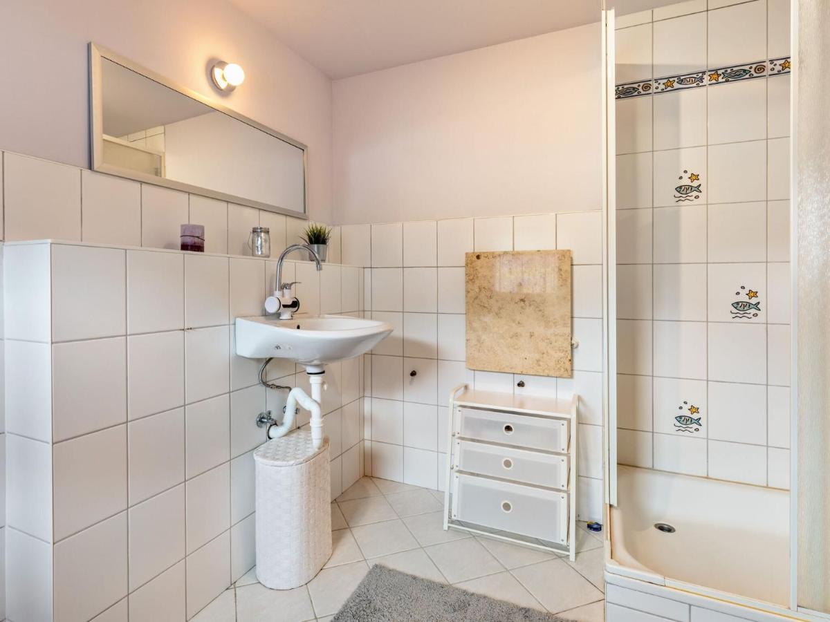 Snug Holiday Home In Divitz Spoldershagen Near Skydiving Exterior photo